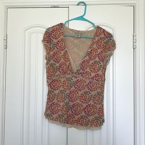 Short sleeved deep-v neck top